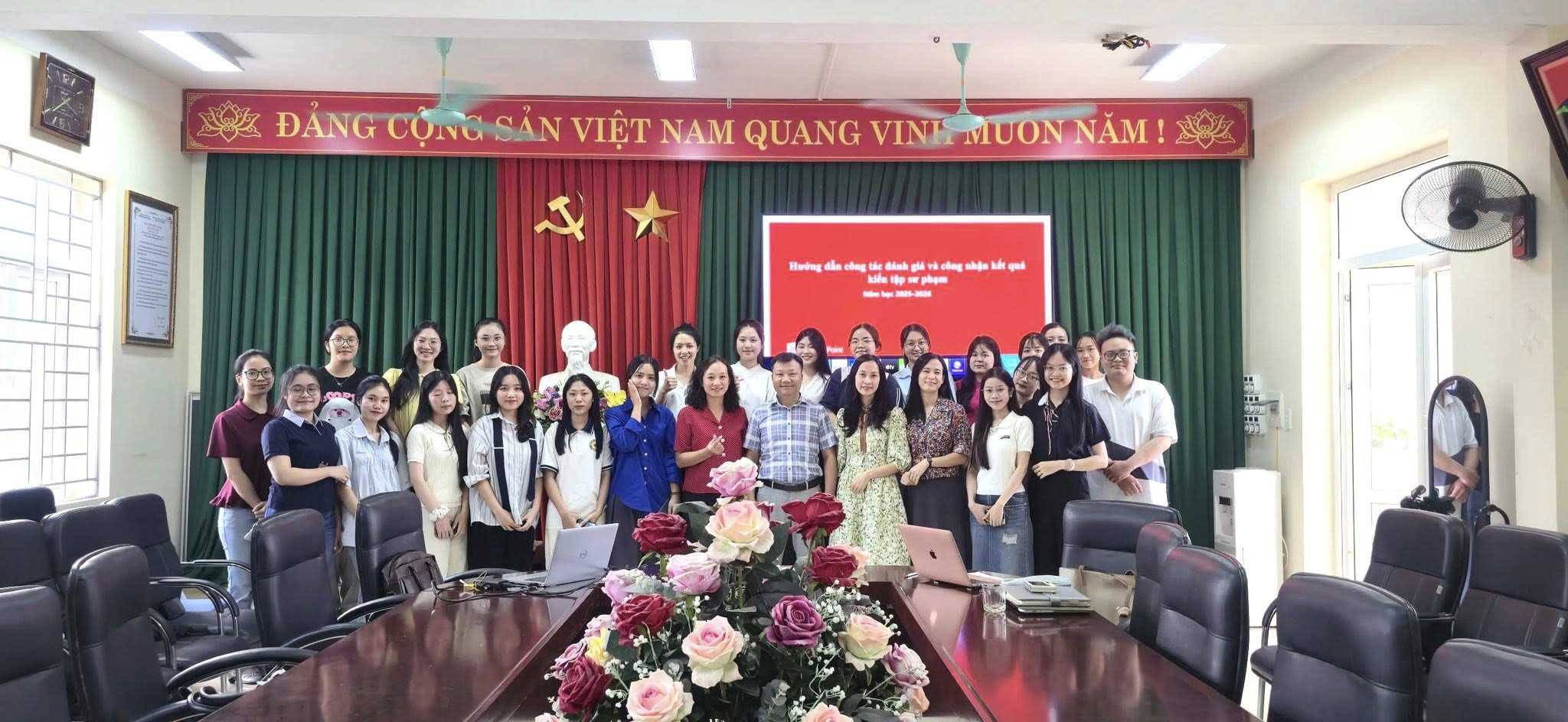 Khoa Ngoại ngữ tổ chức Diễn đàn Hướng dẫn Kiến tập sư phạm cho sinh viên K26 ngành Sư phạm tiếng Anh